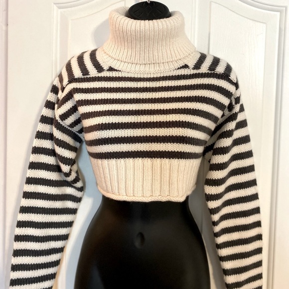 “ZARA” Cropped Turtleneck Sweater - Picture 6 of 15